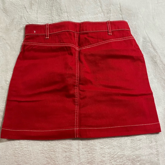 Red mini skirt - Picture 2 of 3